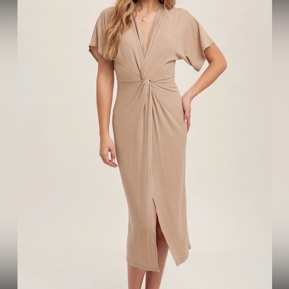 Hem & Thread Dresses & Skirts - NWT Women’s Hem & Thread Twisted Front Midi Beige Boutique Dress M